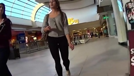 Yummy college girl ass in leggings jiggles while walking