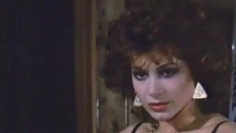 Carmen Russo,Cinzia De Ponti,Various Actresses in La Maestra Di Sci (1981)