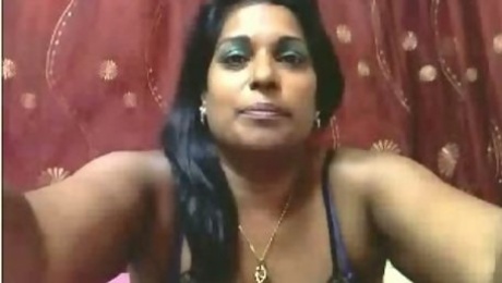 Mature and curvaceous dark skin Indian model on webcam
