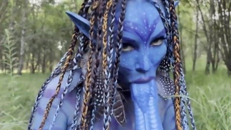 Neytiri destroys her Na'vi butthole with dildos while Jake fights sky people