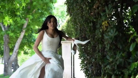 Savannah Sixx is Running Late to her Wedding