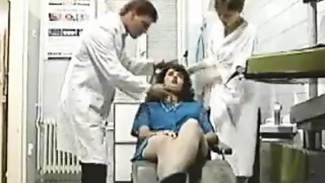 Simona Valli in Dentist.