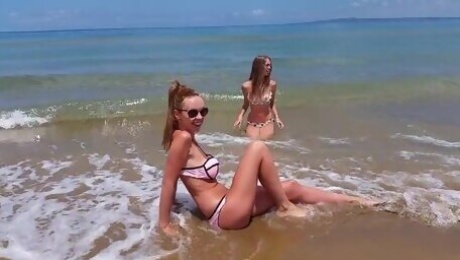 Cam Girls On Vacations - Lesbian on beach